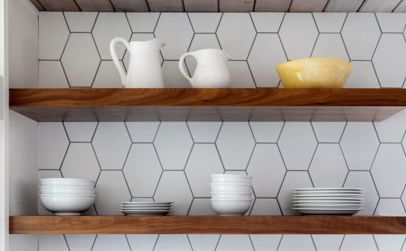 Comment installer des étagères flottantes facilement